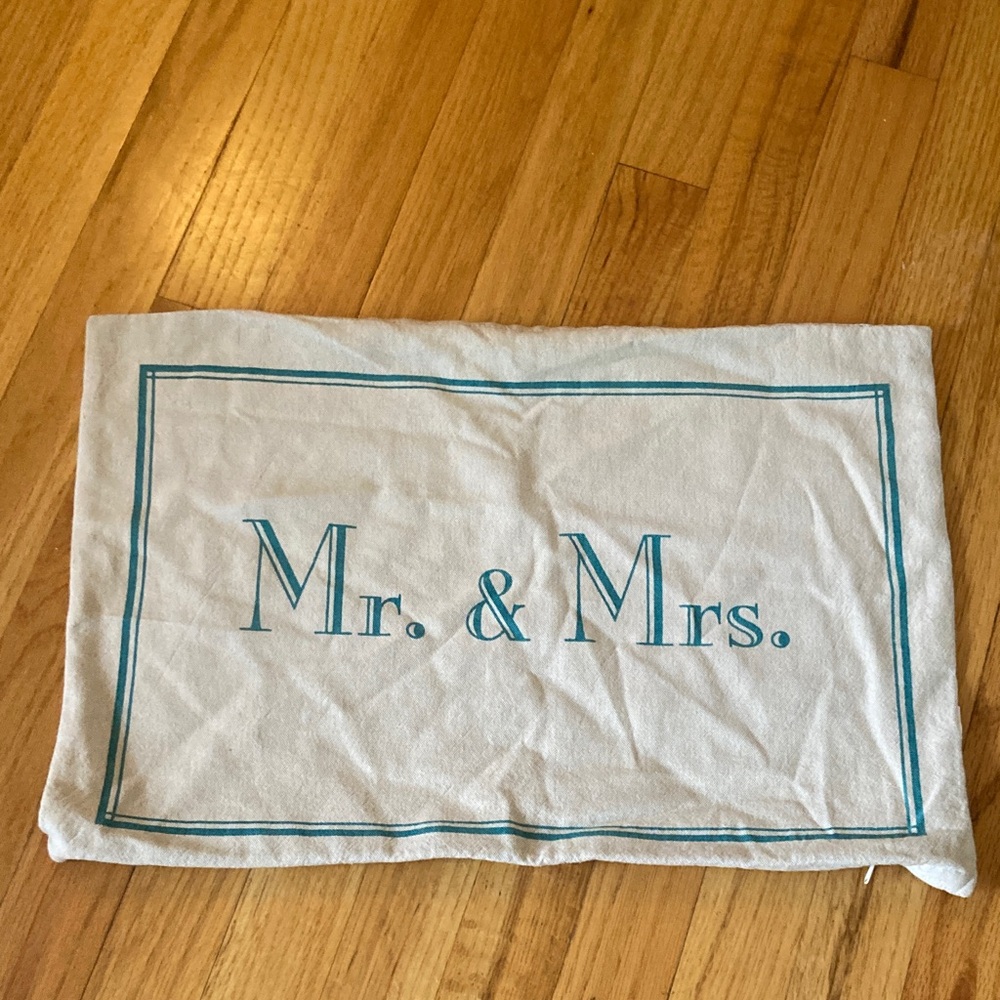 Ivory and Teal 'Mr. & Mrs.' Pillowcase 19x13 inches